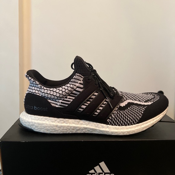 adidas gazelle silver green womens Adidas Men's Ultraboost Light 2.0 COLD.RDY Core Black / Core Black / Grey  Six Running Shoes